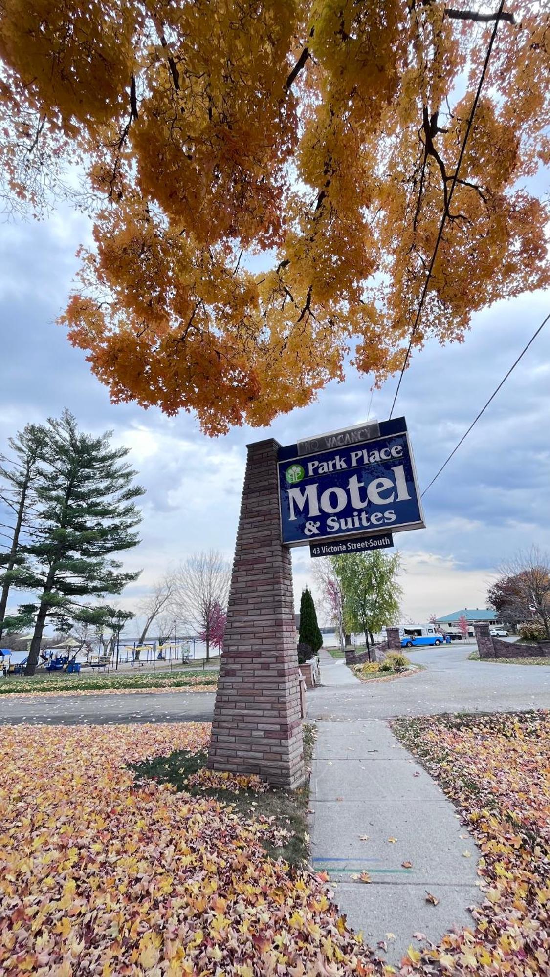 Park Place Motel & Suites Tweed Exterior photo